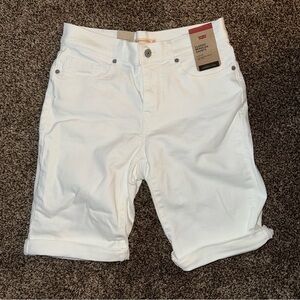 NWT Levi's Women’s White Bermuda Shorts